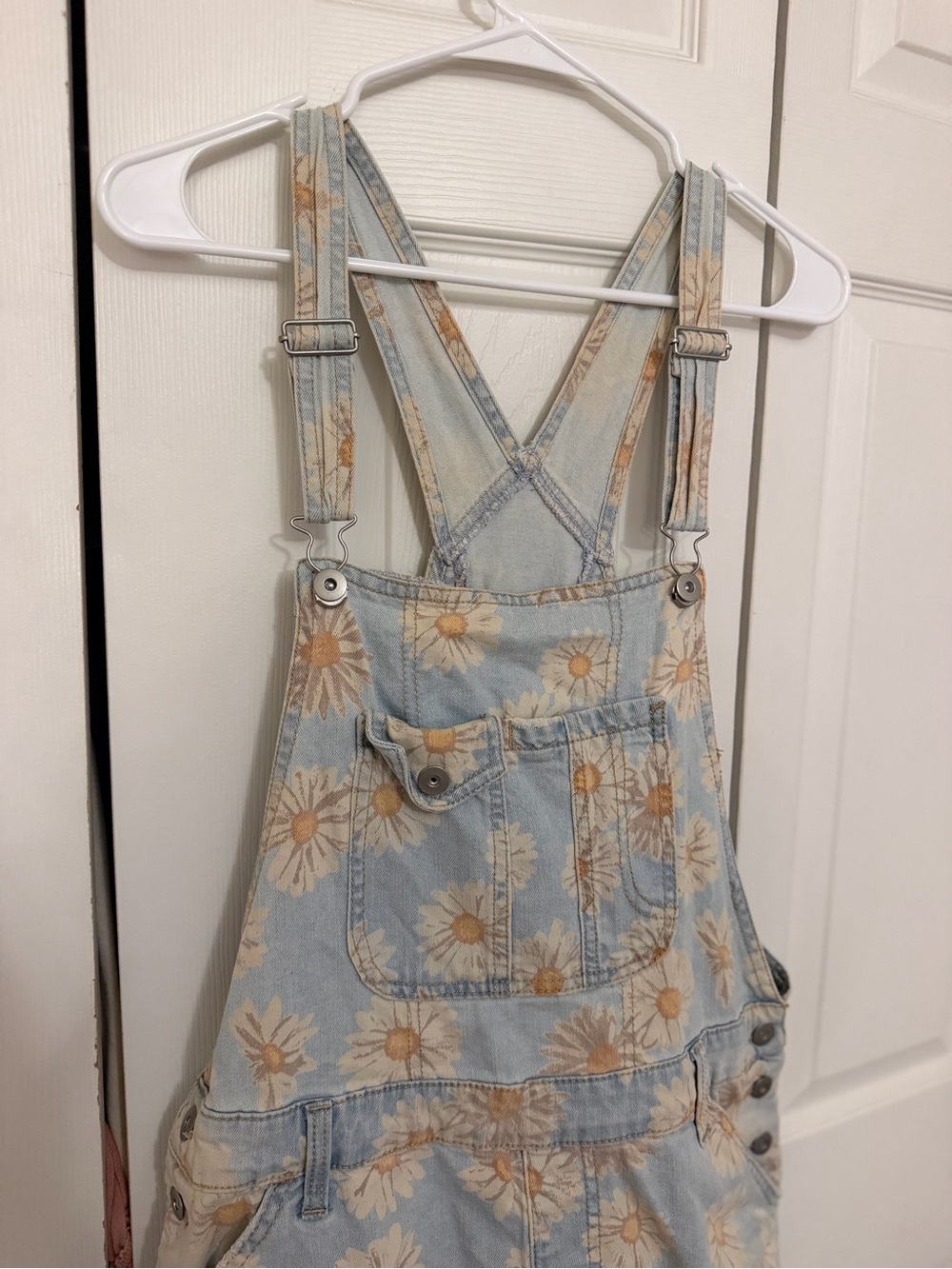 No Boundaries Light Blue Daisy Denim Short Overalls - Picture 3 of 7